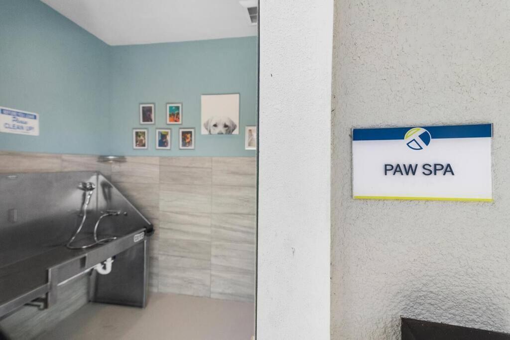 Elegant 2 Bedroom/2 Bath Condo With All Amenities ملبورن بيتش المظهر الخارجي الصورة